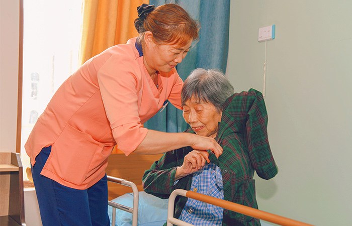 第二階段(多為2~10年)中度癡呆期